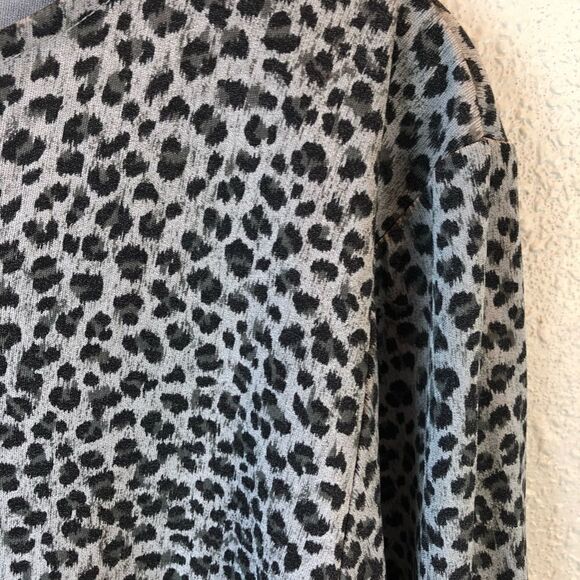 Liz Claiborne Black and Gray Animal Print Top - Picture 4 of 6